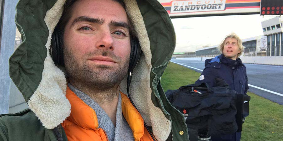 Geluidsopname op circuit Zandvoort voor vaste rubriek in NOS sport programma
